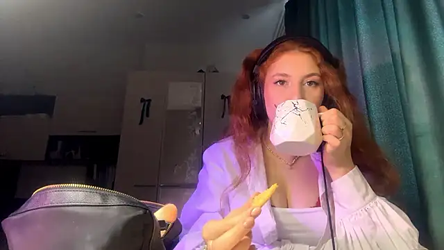 AliceCarrol online show from February 2026 07:49:01 AM