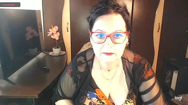 Snapshot of exiMIlf chatting on May 2026 12:44:02 PM exiMIlf online show from May 2026 12:44:02 PM