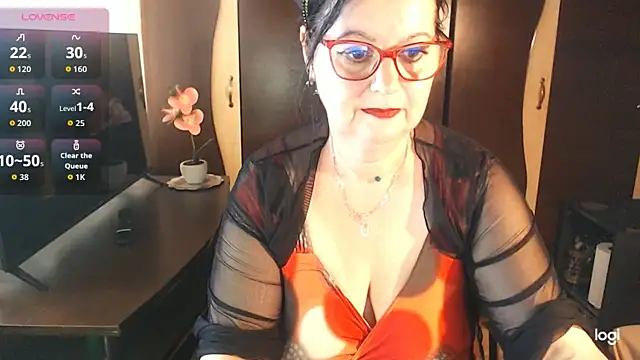 Snapshot of exiMIlf chatting on May 2026 11:06:01 AM exiMIlf online show from May 2026 11:06:01 AM