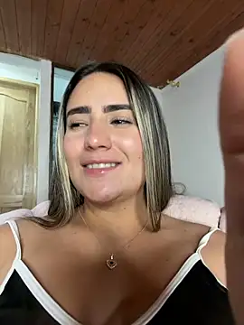 Snapshot of Miilana_ chatting on May 2026 05:02:01 AM Miilana online show from May 2026 05:02:01 AM