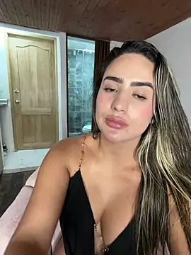Snapshot of Miilana_ chatting on May 2026 12:07:01 AM Miilana online show from May 2026 12:07:01 AM
