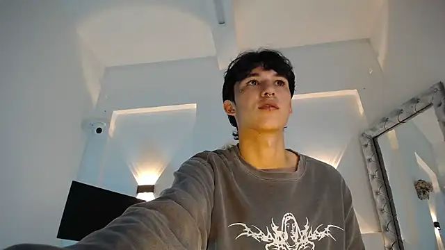 jullian ricci online show from April 2026 08:20:01 PM