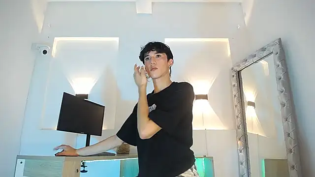 jullian ricci online show from April 2026 08:45:02 PM