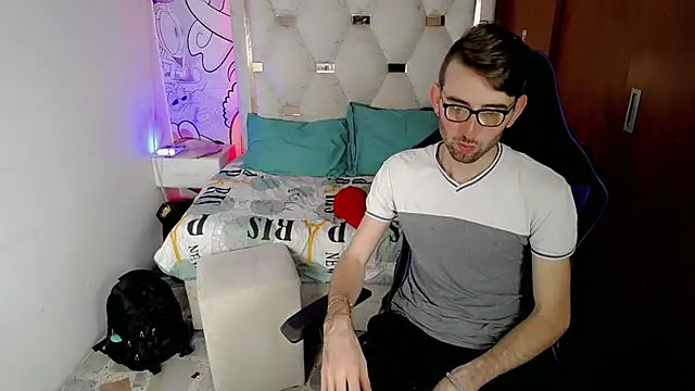 Top and bottom online show from February 2026 08:05:02 PM