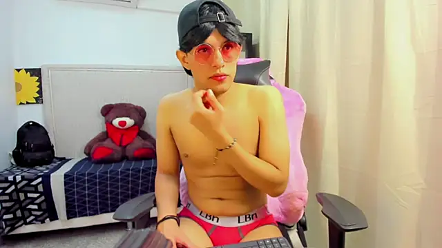 Top and bottom online show from March 2026 09:04:02 PM