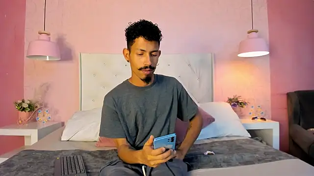 NoaahTylor online show from March 2026 09:38:02 PM