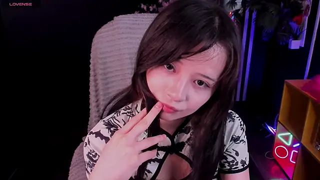 Snapshot of May_Ling chatting on July 2026 12:00:01 PM May Ling online show from July 2026 12:00:01 PM