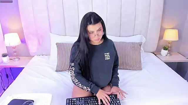 EmyWalton  online show from February 2026 12:16:01 PM