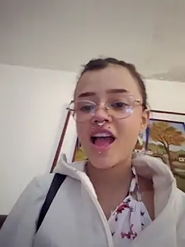 Snapshot of Sateh_and_Hikary chatting on July 2026 01:06:02 PM Sateh and Hikary online show from July 2026 01:06:02 PM