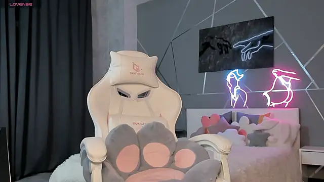 naomi reiss online show from April 2026 01:36:02 AM