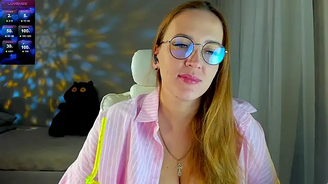 Snapshot of she_wolf chatting on May 2026 04:05:02 PM she wolf online show from May 2026 04:05:02 PM