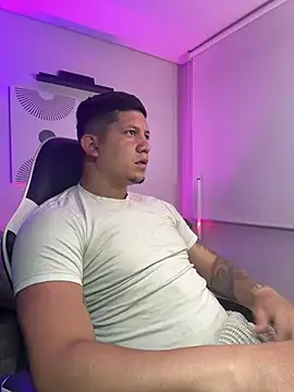  robertobaggioo online show from April 2026 12:10:01 PM