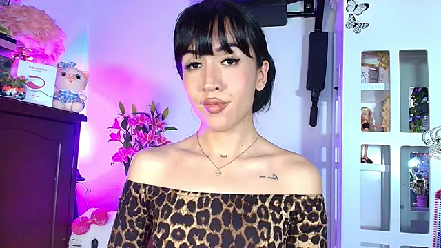 Snapshot of Yiyii chatting on May 2026 08:06:02 PM Yiyii online show from May 2026 08:06:02 PM