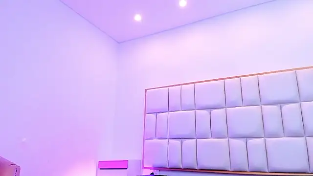 Violetta-foxx online show from February 2026 07:37:02 PM