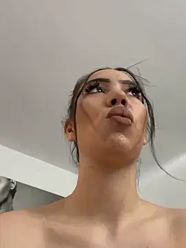 I amSis online show from April 2026 11:04:02 AM