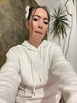 I amSis online show from April 2026 03:38:01 PM