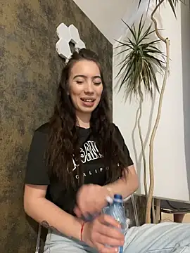 I amSis online show from April 2026 03:22:02 PM