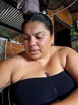 Juli Powl online show from April 2026 07:07:02 PM