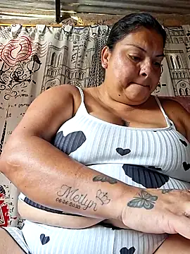 Juli Powl online show from April 2026 01:58:02 PM