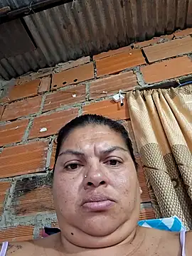 Juli Powl online show from June 2026 01:11:01 PM