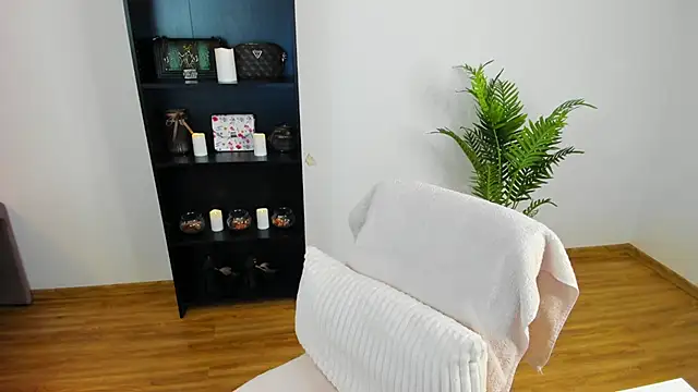 khloe starrr online show from April 2026 04:49:01 PM