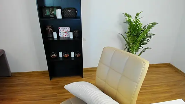 Snapshot of khloe_starrr chatting on May 2026 06:09:01 PM khloe starrr online show from May 2026 06:09:01 PM