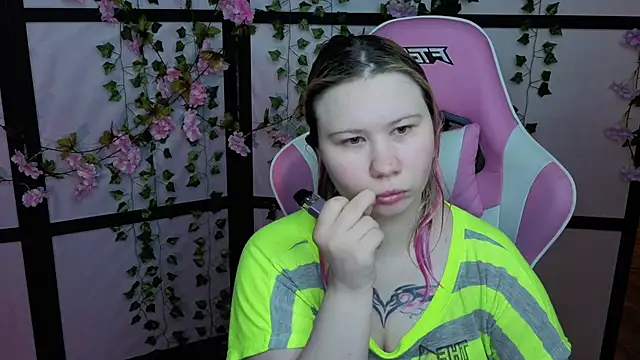 Snapshot of kitsune_little chatting on May 2026 10:40:02 PM kitsune little online show from May 2026 10:40:02 PM