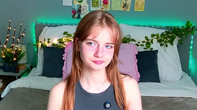ElfieWhite online show from June 2026 10:01:02 PM