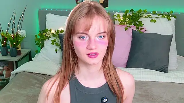 ElfieWhite online show from June 2026 04:55:01 PM