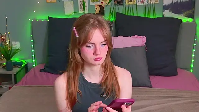 ElfieWhite online show from July 2026 08:33:02 PM