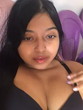 Snapshot of Emmily_hott chatting on February 2026 01:29:01 PM Emmily hott online show from February 2026 01:29:01 PM