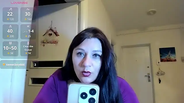 Snapshot of EVELYNA88 chatting on May 2026 07:42:02 PM EVELYNA88 online show from May 2026 07:42:02 PM