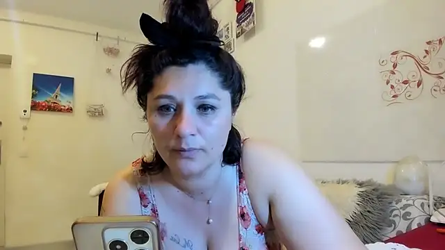 Snapshot of EVELYNA88 chatting on June 2026 06:30:01 PM EVELYNA88 online show from June 2026 06:30:01 PM