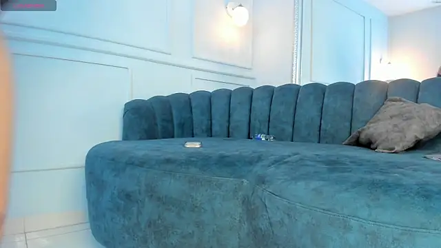 Zafiro21  online show from April 2026 07:28:02 PM