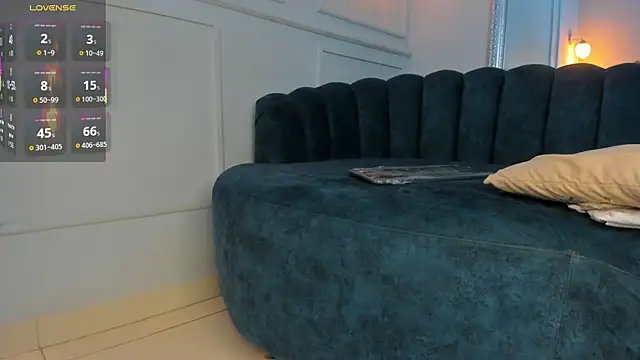 Zafiro21  online show from April 2026 07:37:01 PM