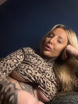 Summerwestt online show from March 2026 08:33:01 PM