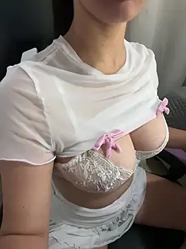 BabiCastelari online show from June 2026 11:33:01 AM
