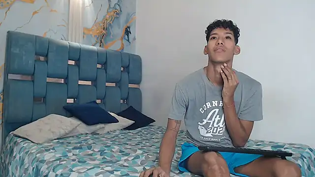 GREEN BOYS online show from April 2026 07:14:01 PM