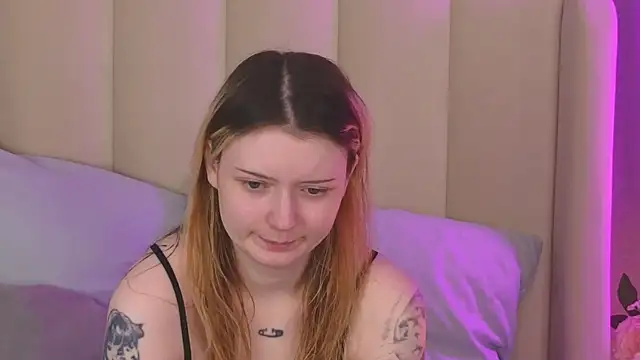 Snapshot of AlyssFrost chatting on July 2026 04:03:01 AM AlyssFrost online show from July 2026 04:03:01 AM