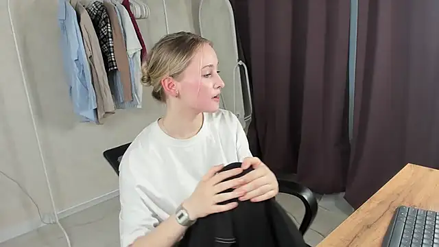 TraceeRebollar online show from February 2026 12:47:02 PM