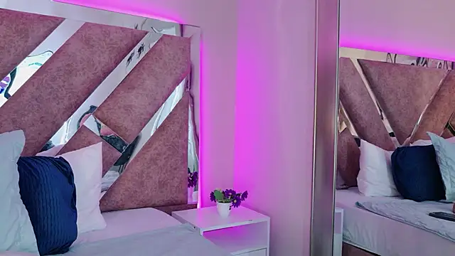 PerlaRogerss  online show from April 2026 12:30:02 PM