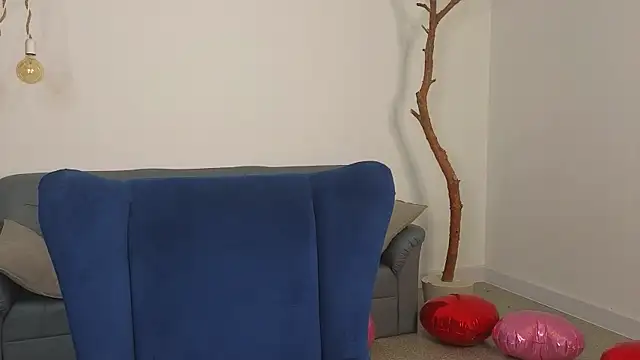 DeliaEffy online show from April 2026 01:41:01 PM