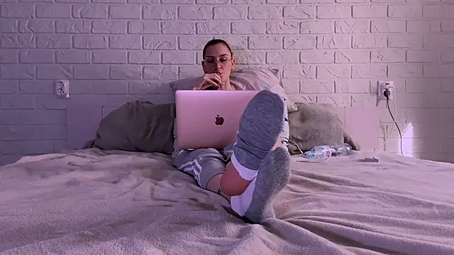 missmiroslava online show from April 2026 11:04:02 AM