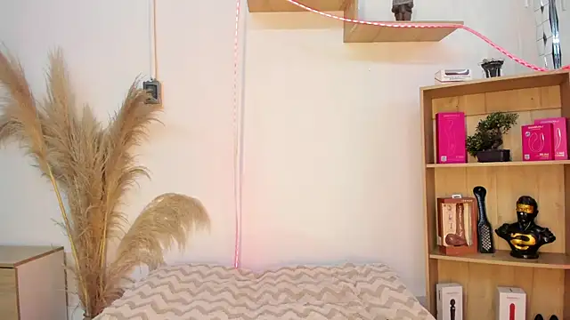 Tylla   online show from April 2026 04:10:02 AM