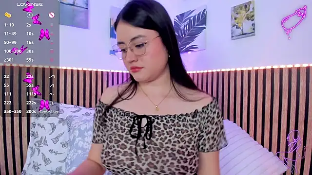 Lyra Noire online show from April 2026 06:42:01 PM