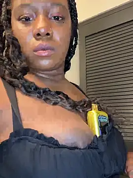 Snapshot of ShortcakeMochaa chatting on May 2026 08:09:01 AM ShortcakeMochaa online show from May 2026 08:09:01 AM