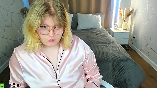 luna c0ra online show from April 2026 01:05:02 AM