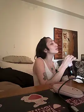 FrutillitaXX online show from April 2026 01:18:01 PM