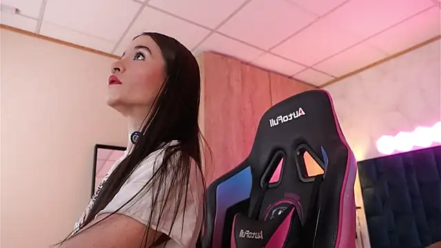 LucyDeLuca online show from February 2026 07:51:01 AM