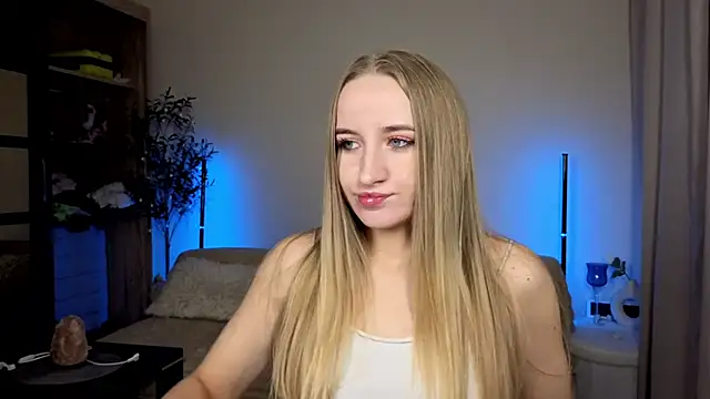 Snapshot of Oxy_Foxie chatting on June 2026 08:44:01 PM Oxy Foxie online show from June 2026 08:44:01 PM